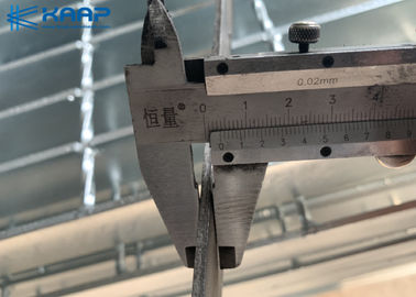 Alta precisione stridente d'acciaio resistente 1000x5800mm della copertura della fossa del grado industriale